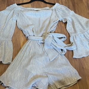 Metallic of the shoulder romper